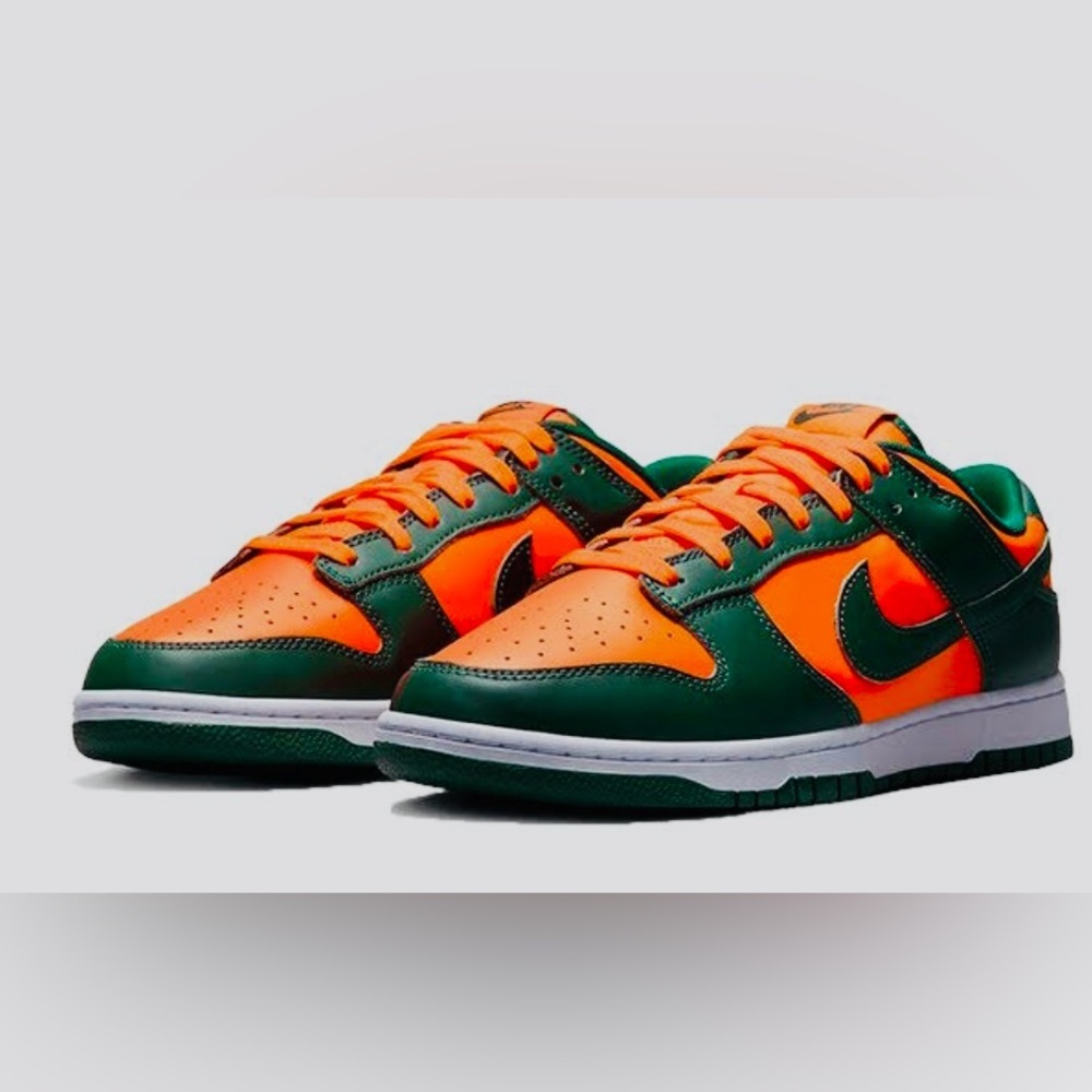 Nike Dunk Low Retro Miami Hurricanes size 8.5 like new